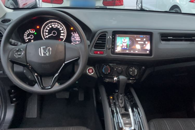 Used Honda Vezel 2016 1.8L CVT Front-Wheel Drive Pioneer Edition Interior 3