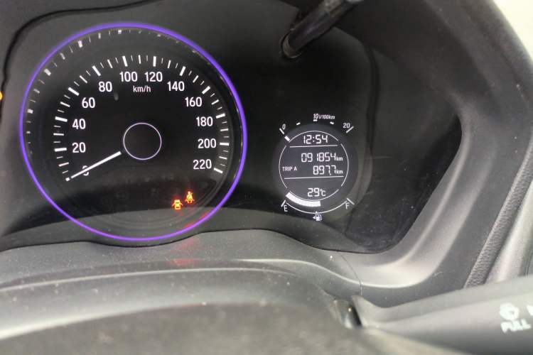 Used Honda Vezel 2016 1.8L CVT Front-Wheel Drive Pioneer Edition Odometer Close Up