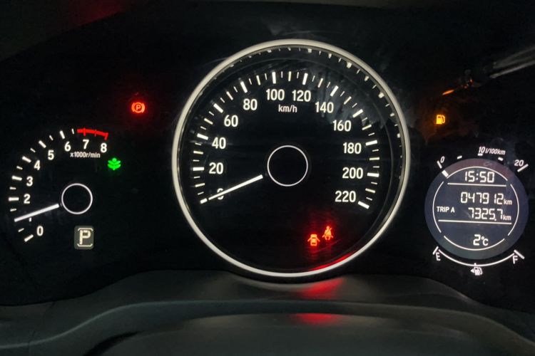 Used Honda Vezel 2016 1.8L CVT Front-Wheel Drive Pioneer Edition Odometer Close Up
