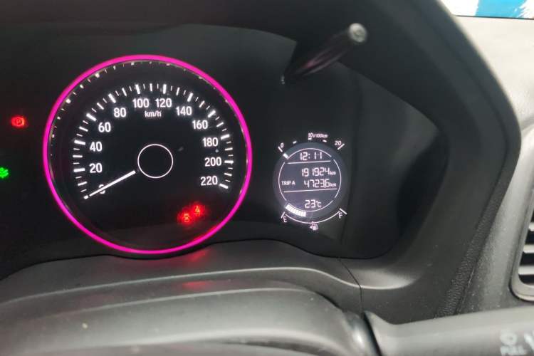Used Honda Vezel 2016 1.8L CVT Front-Wheel Drive Pioneer Edition Odometer Close Up