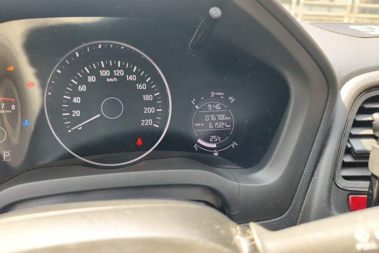Used Honda Vezel 2016 1.8L CVT Front-Wheel Drive Pioneer Edition Odometer Close Up