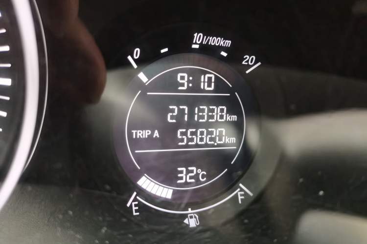 Used Honda Vezel 2016 1.8L CVT Front-Wheel Drive Pioneer Edition Odometer Close Up