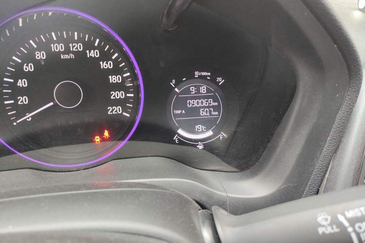 Used Honda Vezel 2016 1.8L CVT Front-Wheel Drive Pioneer Edition Odometer Close Up