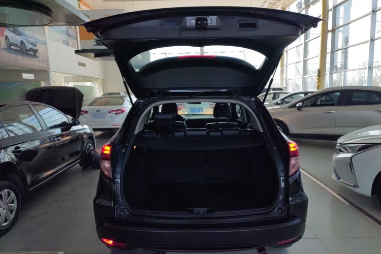 Used Honda Vezel 2016 1.8L CVT Front-Wheel Drive Pioneer Edition Trunk