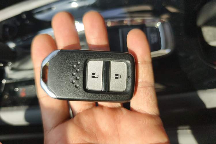 Used Honda Vezel 2016 1.8L CVT Front-Wheel Drive Pioneer Edition Vehicle Key