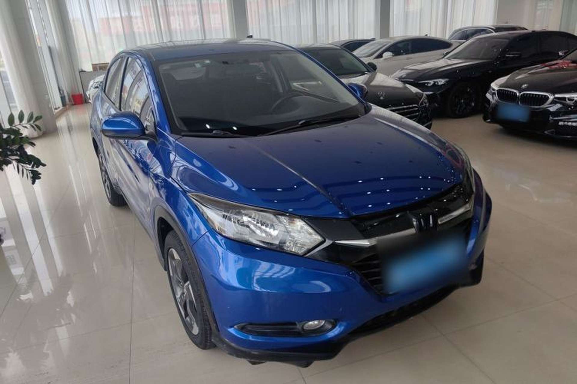 Used Honda Vezel 2016 1.8L CVT Front-Wheel Drive Pioneer Edition Front Right 45 Deg
