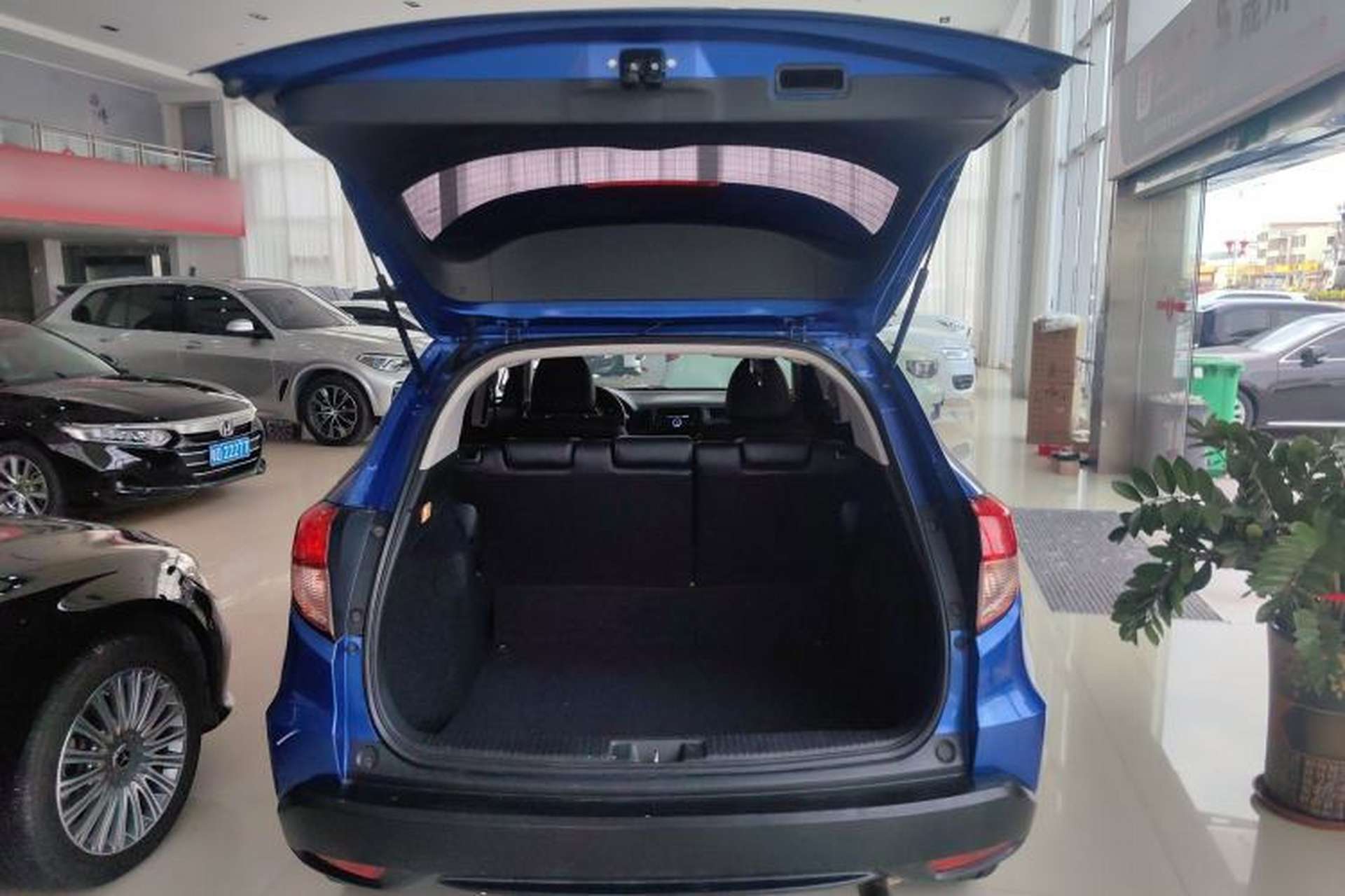 Used Honda Vezel 2016 1.8L CVT Front-Wheel Drive Pioneer Edition Trunk
