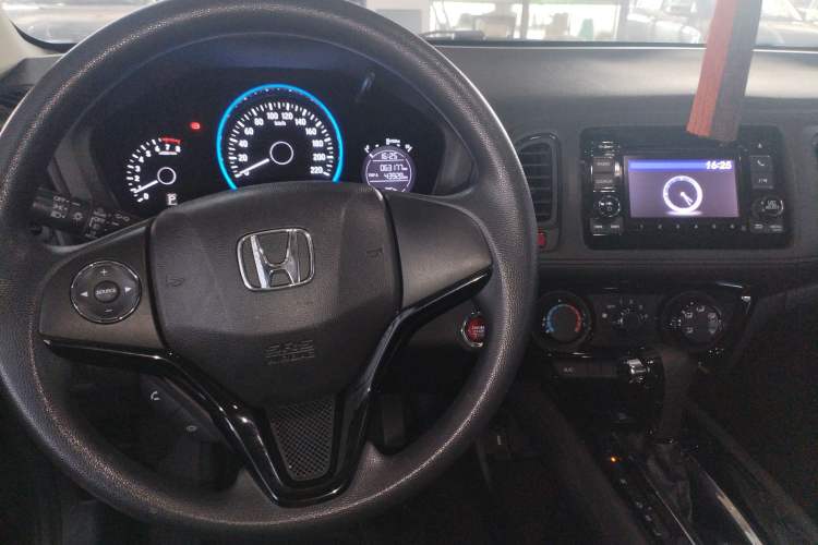 Used Honda Vezel 2016 1.8L CVT Front-Wheel Drive Pioneer Edition Center Console
