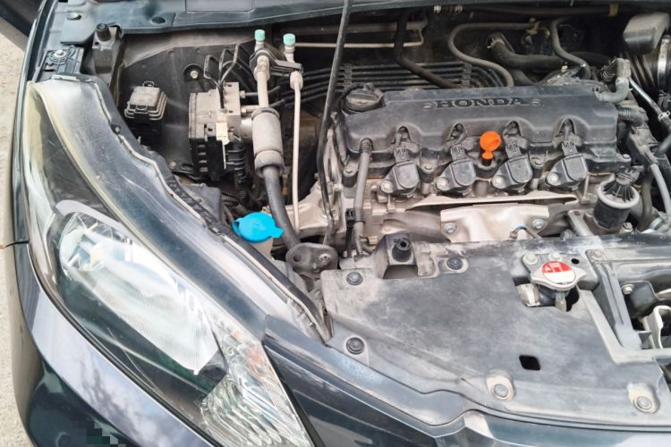 Used Honda Vezel 2016 1.8L CVT Front-Wheel Drive Pioneer Edition Engine Bay Right