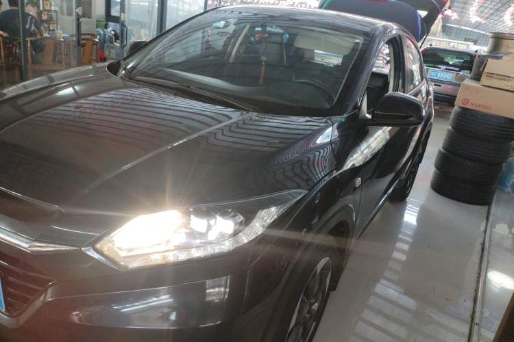 Used Honda Vezel 2016 1.8L CVT Front-Wheel Drive Pioneer Edition Left Side