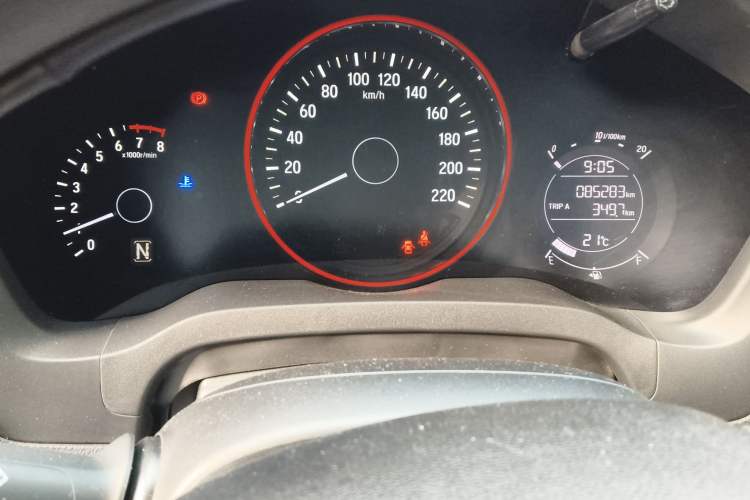 Used Honda Vezel 2016 1.8L CVT Front-Wheel Drive Pioneer Edition Odometer Close Up