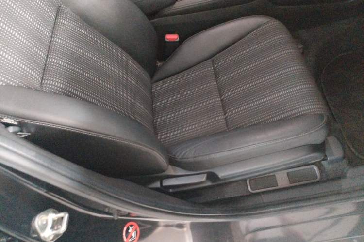 Used Honda Vezel 2016 1.8L CVT Front-Wheel Drive Pioneer Edition Right Front Seat