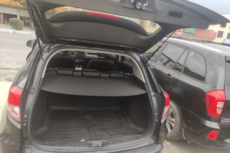 Used Honda Vezel 2016 1.8L CVT Front-Wheel Drive Pioneer Edition Trunk