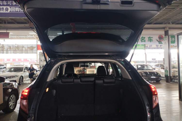 Used Honda Vezel 2016 1.8L CVT Front-Wheel Drive Pioneer Edition Trunk