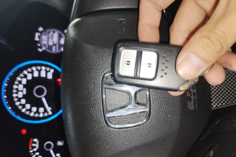 Used Honda Vezel 2016 1.8L CVT Front-Wheel Drive Pioneer Edition Vehicle Key