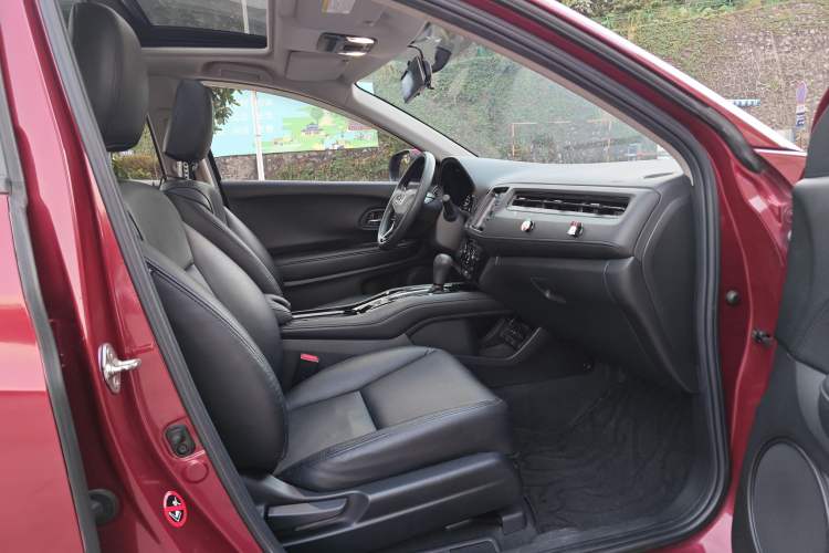 Used Honda Vezel 2016 1.8L CVT Front-Wheel Drive Pioneer Edition Interior 5