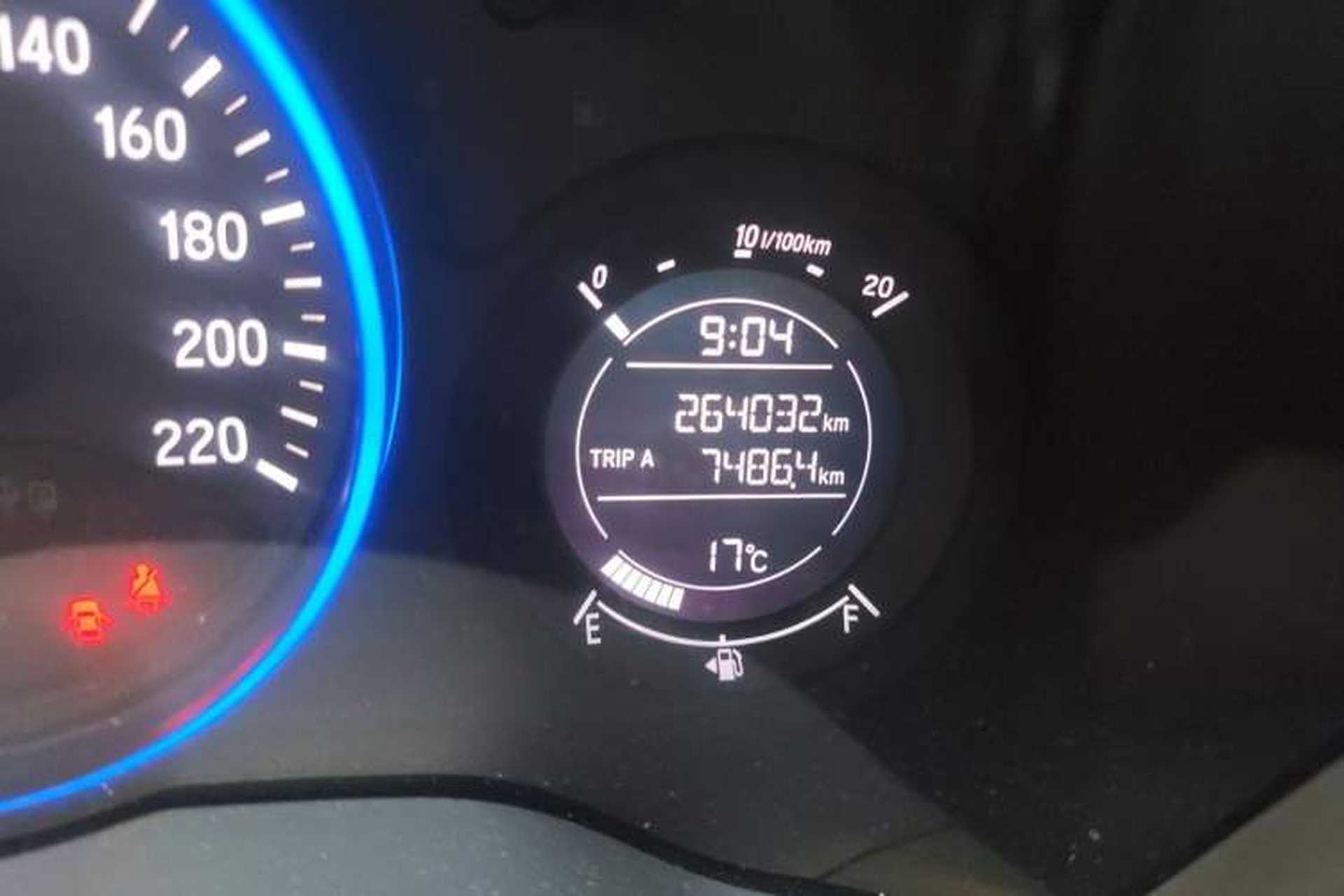 Used Honda Vezel 2016 1.8L CVT Front-Wheel Drive Pioneer Edition Odometer Close Up