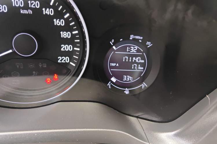 Used Honda Vezel 2016 1.8L CVT Front-Wheel Drive Pioneer Edition Odometer Close Up