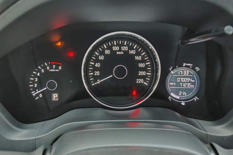 Used Honda Vezel 2016 1.8L CVT Front-Wheel Drive Pioneer Edition Odometer Close Up