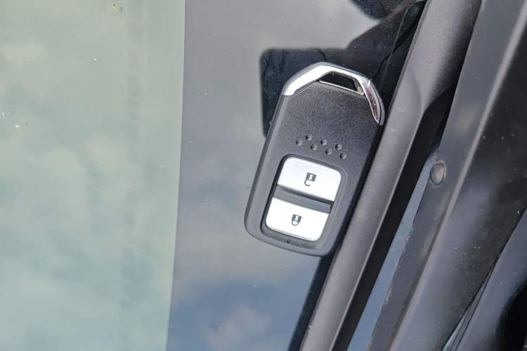 Used Honda Vezel 2016 1.8L CVT Front-Wheel Drive Pioneer Edition Vehicle Key