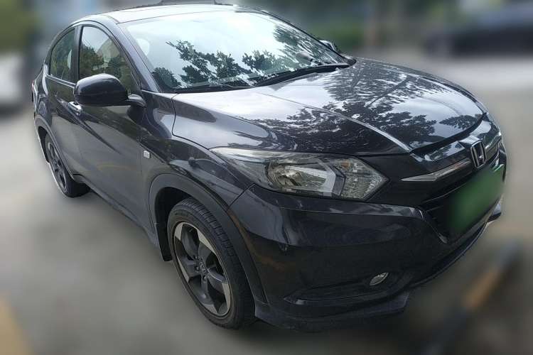 Used Honda Vezel 2016 1.8L CVT Front-Wheel Drive Pioneer Edition Front Right 45 Deg