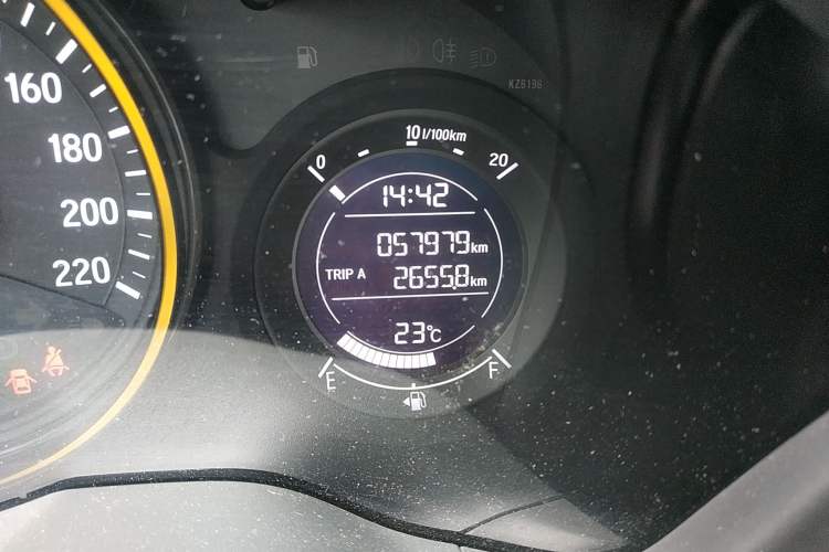 Used Honda Vezel 2016 1.8L CVT Front-Wheel Drive Pioneer Edition Odometer Close Up