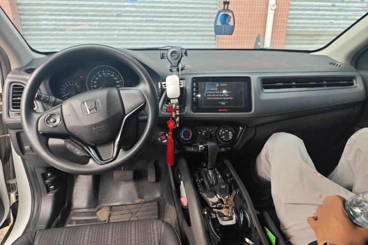 Used Honda Vezel 2016 1.8L CVT Front-Wheel Drive Pioneer Edition Center Console