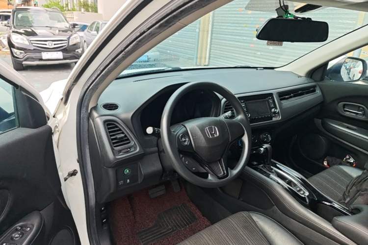 Used Honda Vezel 2016 1.8L CVT Front-Wheel Drive Pioneer Edition Center Console