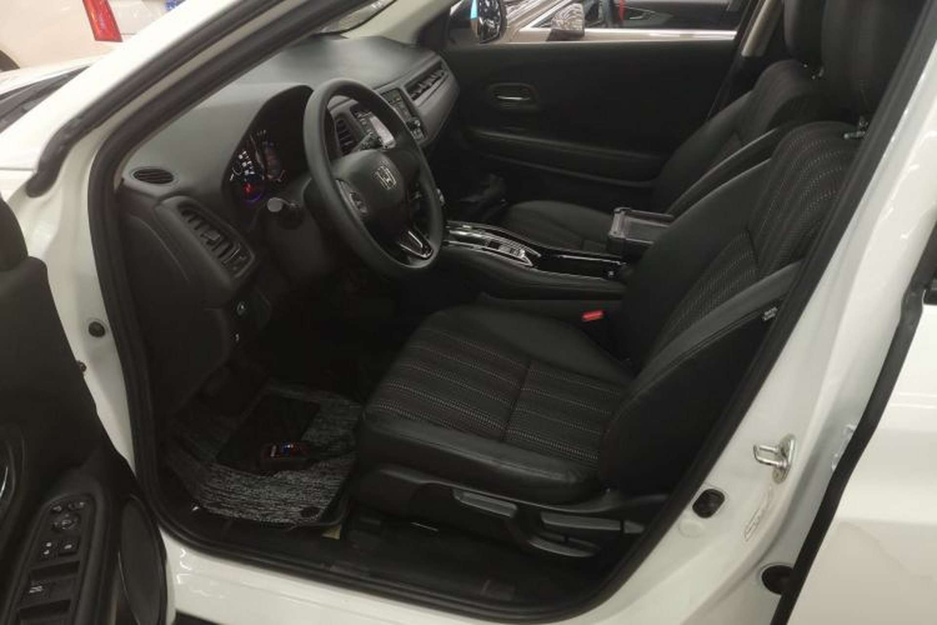 Used Honda Vezel 2016 1.8L CVT Front-Wheel Drive Pioneer Edition Driver Seat