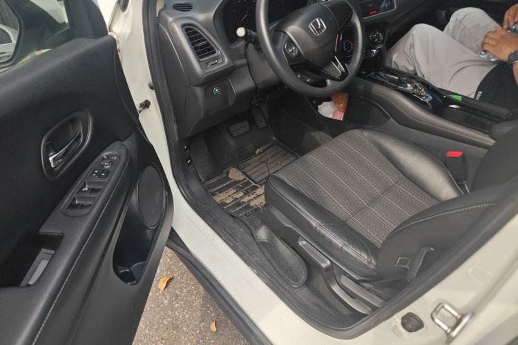 Used Honda Vezel 2016 1.8L CVT Front-Wheel Drive Pioneer Edition Driver Seat