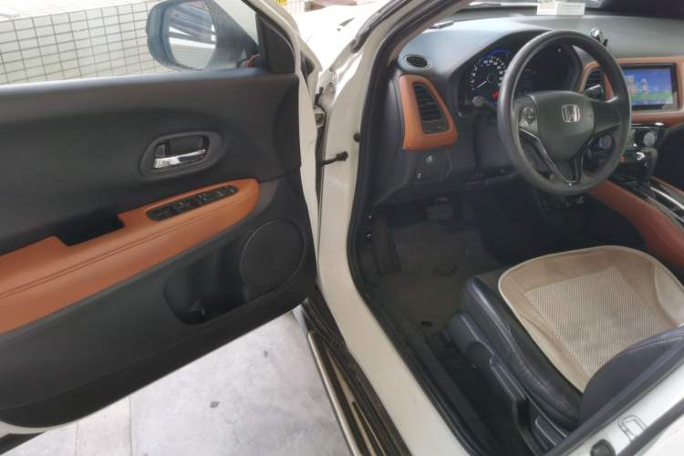 Used Honda Vezel 2016 1.8L CVT Front-Wheel Drive Pioneer Edition Driver Seat