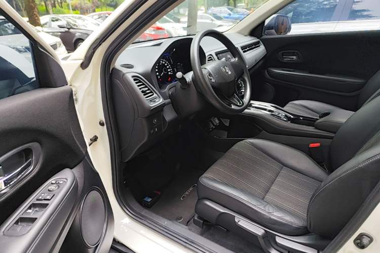 Used Honda Vezel 2016 1.8L CVT Front-Wheel Drive Pioneer Edition Driver Seat