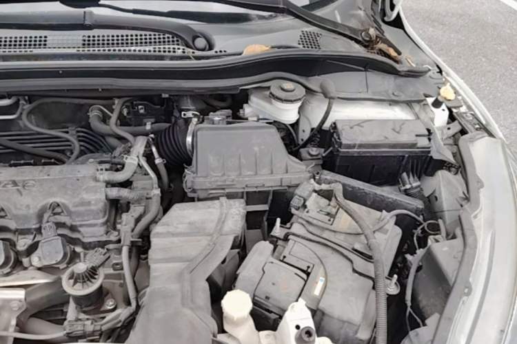 Used Honda Vezel 2016 1.8L CVT Front-Wheel Drive Pioneer Edition Engine Bay Left