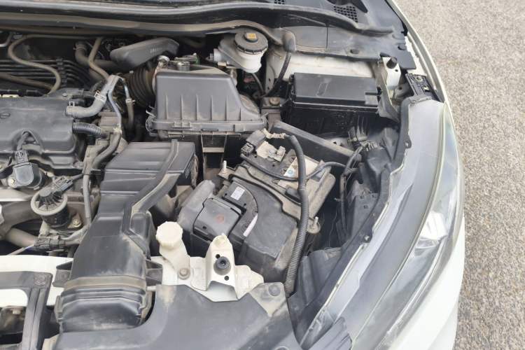 Used Honda Vezel 2016 1.8L CVT Front-Wheel Drive Pioneer Edition Engine Bay Left