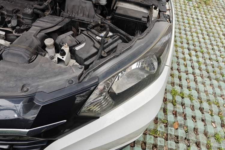 Used Honda Vezel 2016 1.8L CVT Front-Wheel Drive Pioneer Edition Engine Bay Left