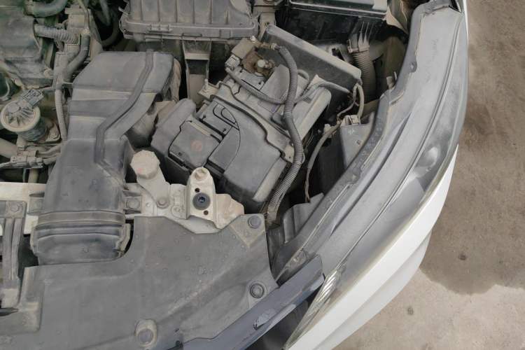 Used Honda Vezel 2016 1.8L CVT Front-Wheel Drive Pioneer Edition Engine Bay Left