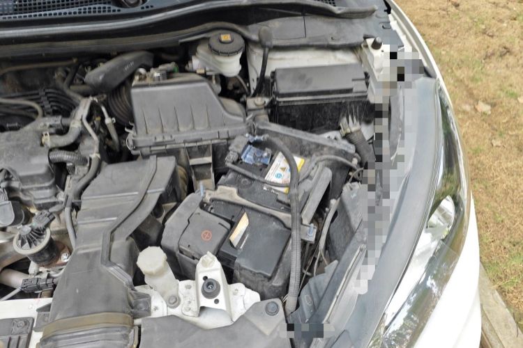 Used Honda Vezel 2016 1.8L CVT Front-Wheel Drive Pioneer Edition Engine Bay Left