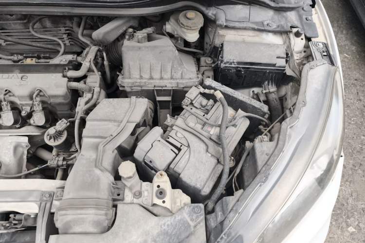 Used Honda Vezel 2016 1.8L CVT Front-Wheel Drive Pioneer Edition Engine Bay Left