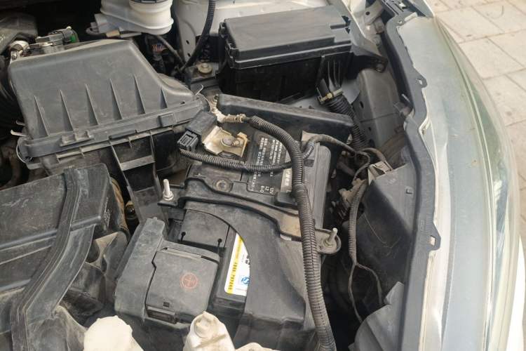 Used Honda Vezel 2016 1.8L CVT Front-Wheel Drive Pioneer Edition Engine Bay Left