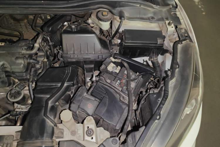 Used Honda Vezel 2016 1.8L CVT Front-Wheel Drive Pioneer Edition Engine Bay Left
