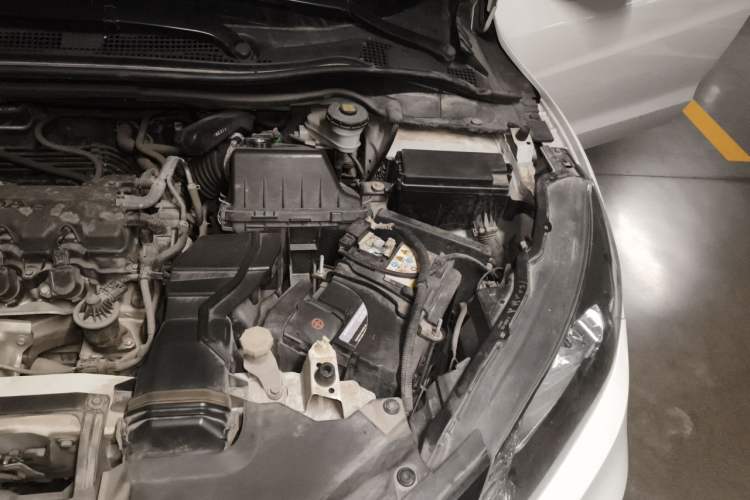 Used Honda Vezel 2016 1.8L CVT Front-Wheel Drive Pioneer Edition Engine Bay Left