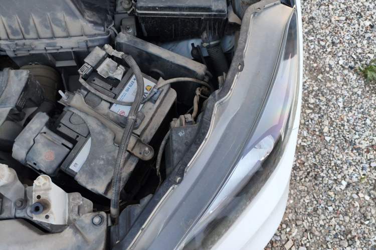 Used Honda Vezel 2016 1.8L CVT Front-Wheel Drive Pioneer Edition Engine Bay Left