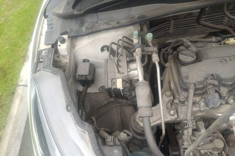 Used Honda Vezel 2016 1.8L CVT Front-Wheel Drive Pioneer Edition Engine Bay Right