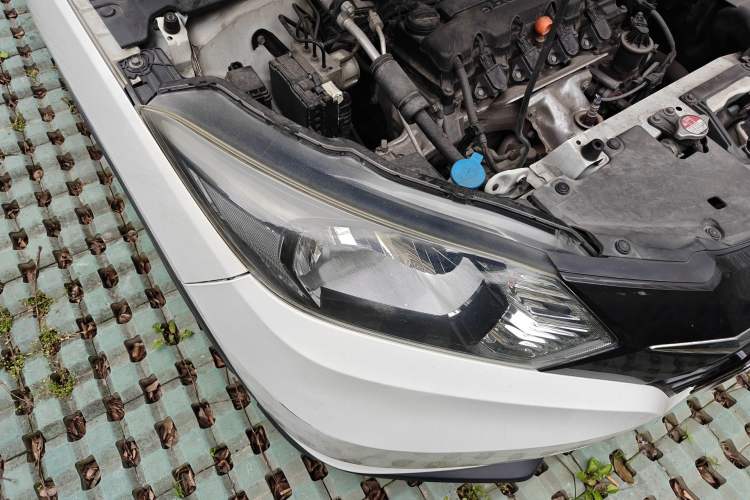 Used Honda Vezel 2016 1.8L CVT Front-Wheel Drive Pioneer Edition Engine Bay Right