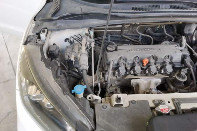 Used Honda Vezel 2016 1.8L CVT Front-Wheel Drive Pioneer Edition Engine Bay Right