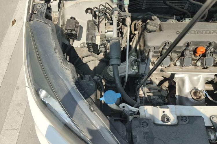 Used Honda Vezel 2016 1.8L CVT Front-Wheel Drive Pioneer Edition Engine Bay Right