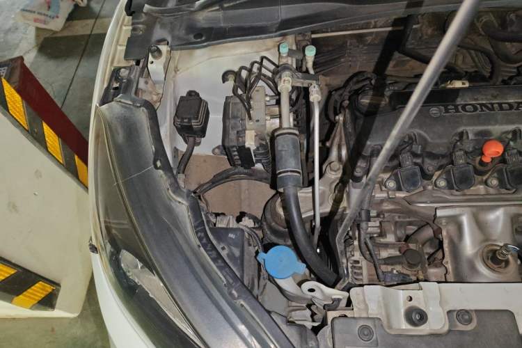 Used Honda Vezel 2016 1.8L CVT Front-Wheel Drive Pioneer Edition Engine Bay Right