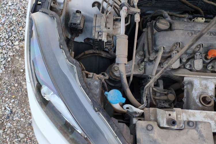 Used Honda Vezel 2016 1.8L CVT Front-Wheel Drive Pioneer Edition Engine Bay Right