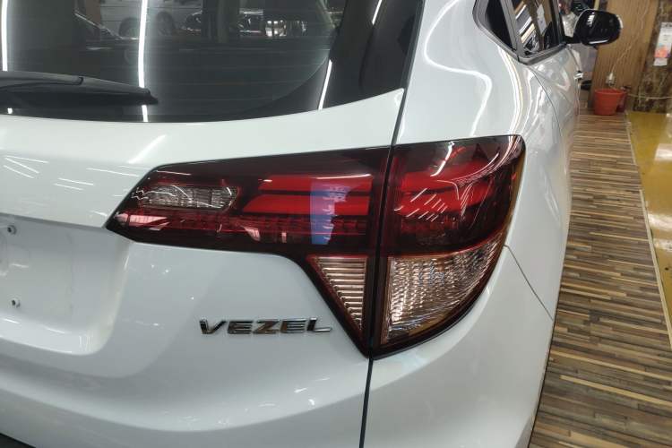 Used Honda Vezel 2016 1.8L CVT Front-Wheel Drive Pioneer Edition Exterior 3