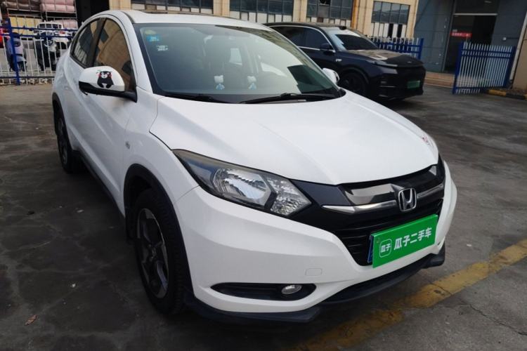 Used Honda Vezel 2016 1.8L CVT Front-Wheel Drive Pioneer Edition Front Right 45 Deg